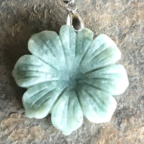 Genuine Burmese Jadeite Flower Pendant Jumbo Type A Untreated - Picture 1 of 16